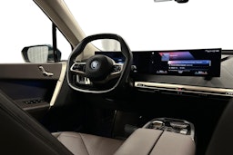sininen BMW iX 2022 kuva 7.