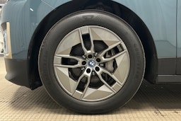 sininen BMW iX 2022 kuva 9.