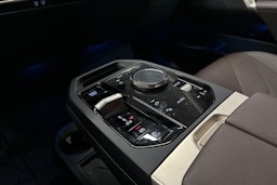 sininen BMW iX 2022 kuva 25.