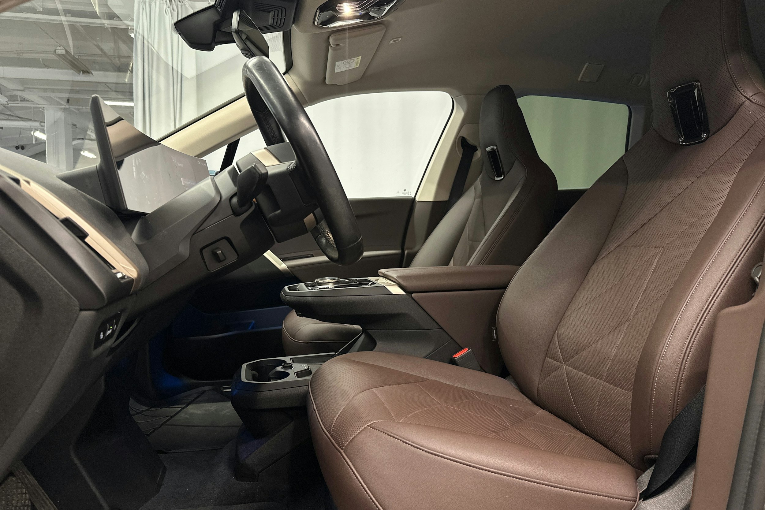 sininen BMW iX 2022 kuva 28.