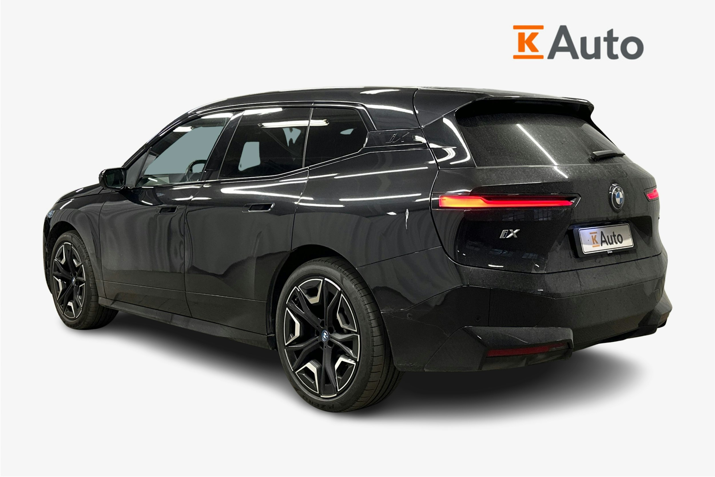 musta BMW iX 2022 kuva 2.