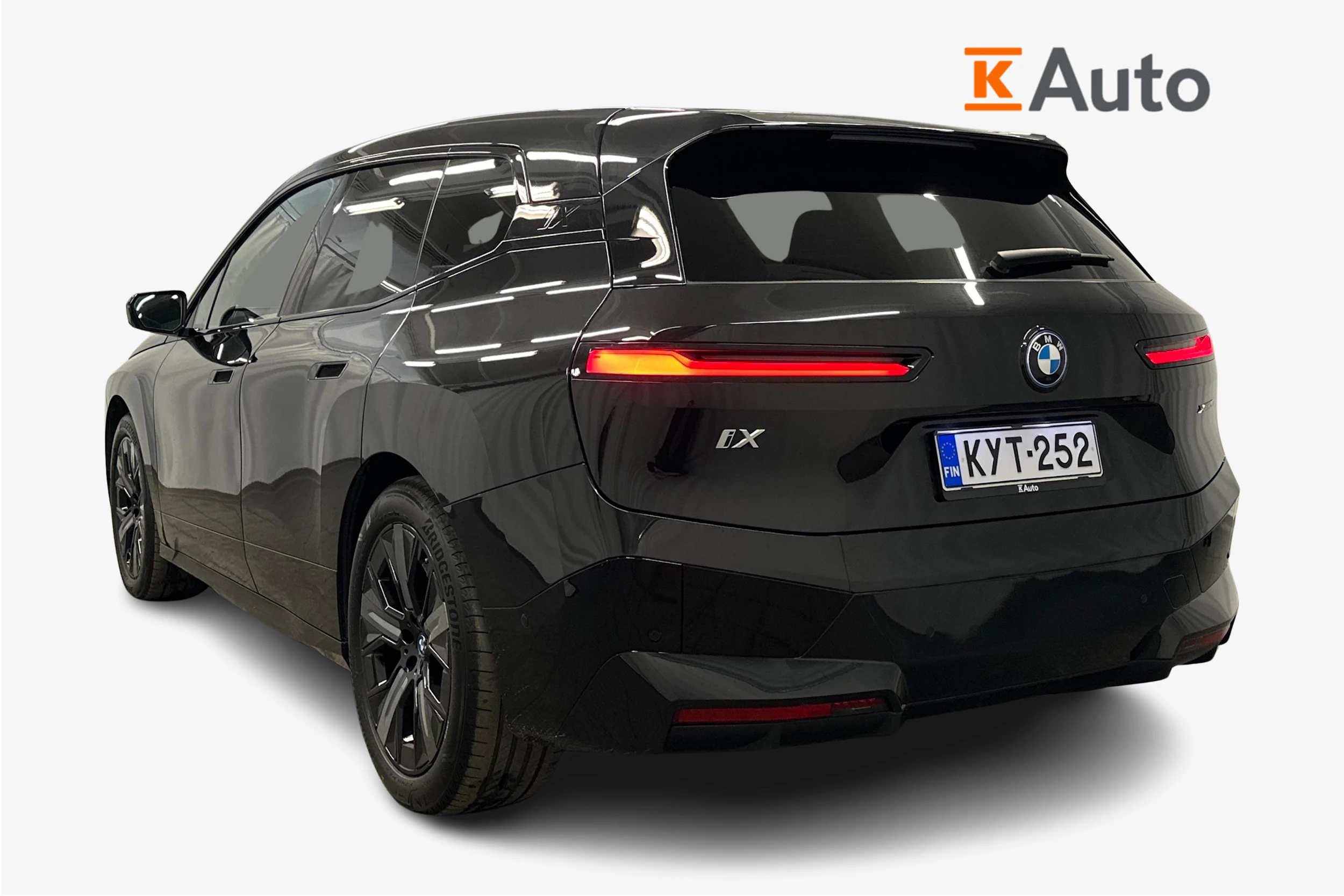musta BMW iX 2022 kuva 2.