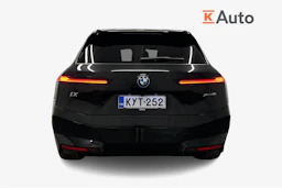 musta BMW iX 2022 kuva 3.