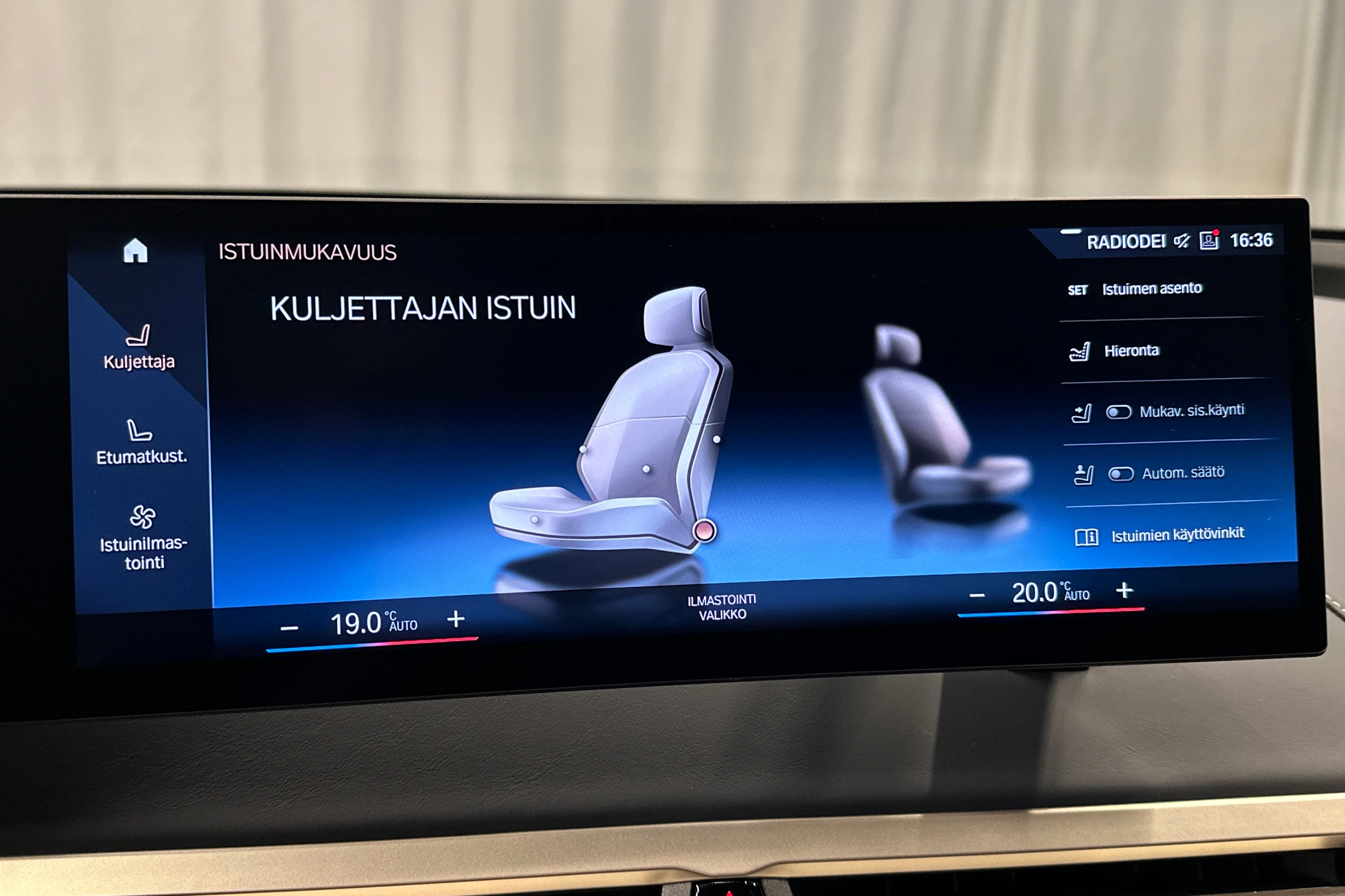 musta BMW iX 2022 kuva 31.
