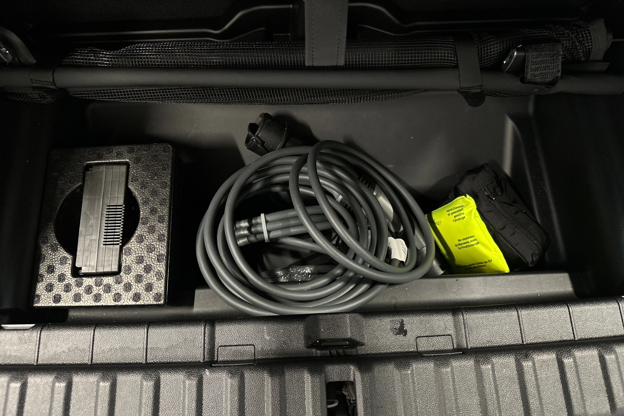 musta BMW iX 2022 kuva 42.