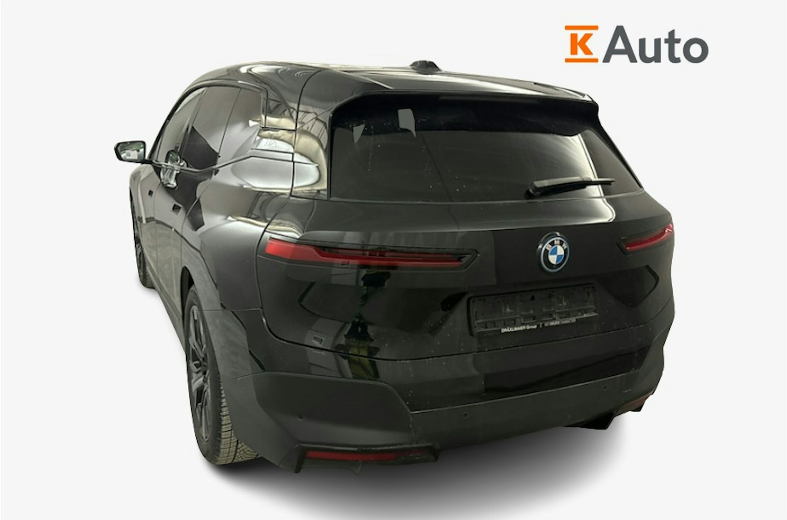 musta BMW iX 2022 kuva 2.