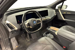 musta BMW iX 2022 kuva 3.