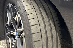 harmaa BMW iX 2022 kuva 37.
