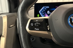 harmaa BMW iX 2023 kuva 14.