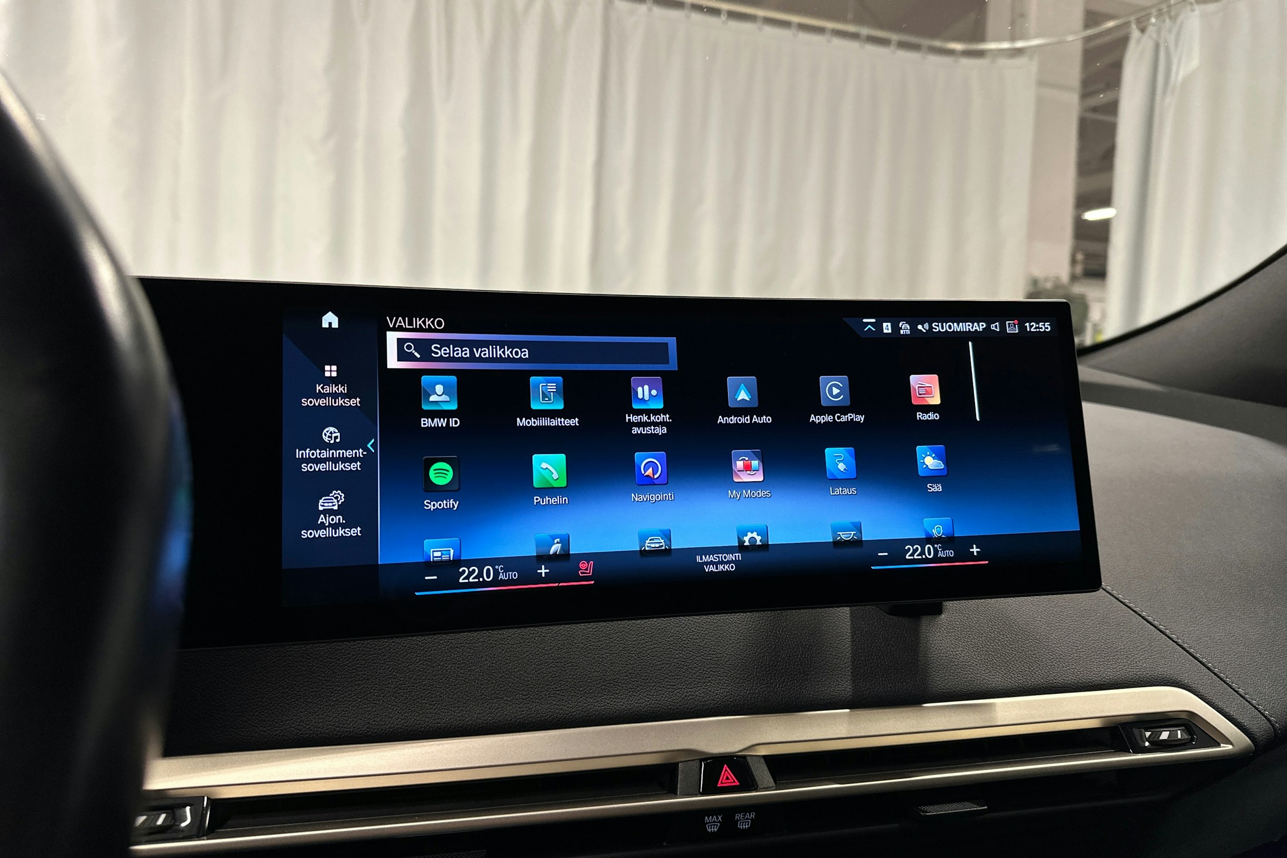 harmaa BMW iX 2023 kuva 18.