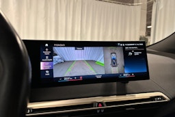 harmaa BMW iX 2023 kuva 19.