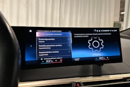 harmaa BMW iX 2023 kuva 23.