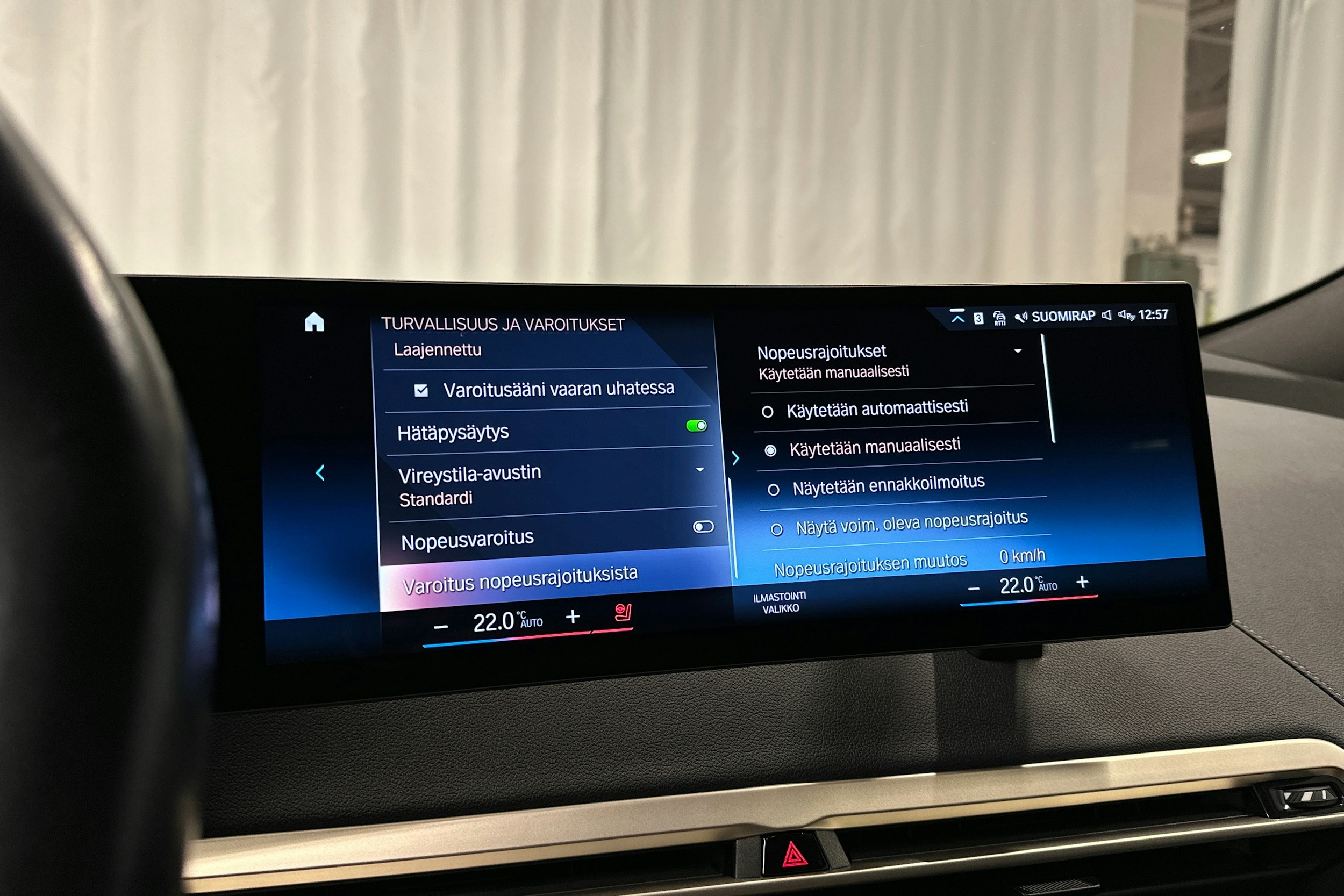 harmaa BMW iX 2023 kuva 25.