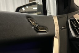 harmaa BMW iX 2023 kuva 29.