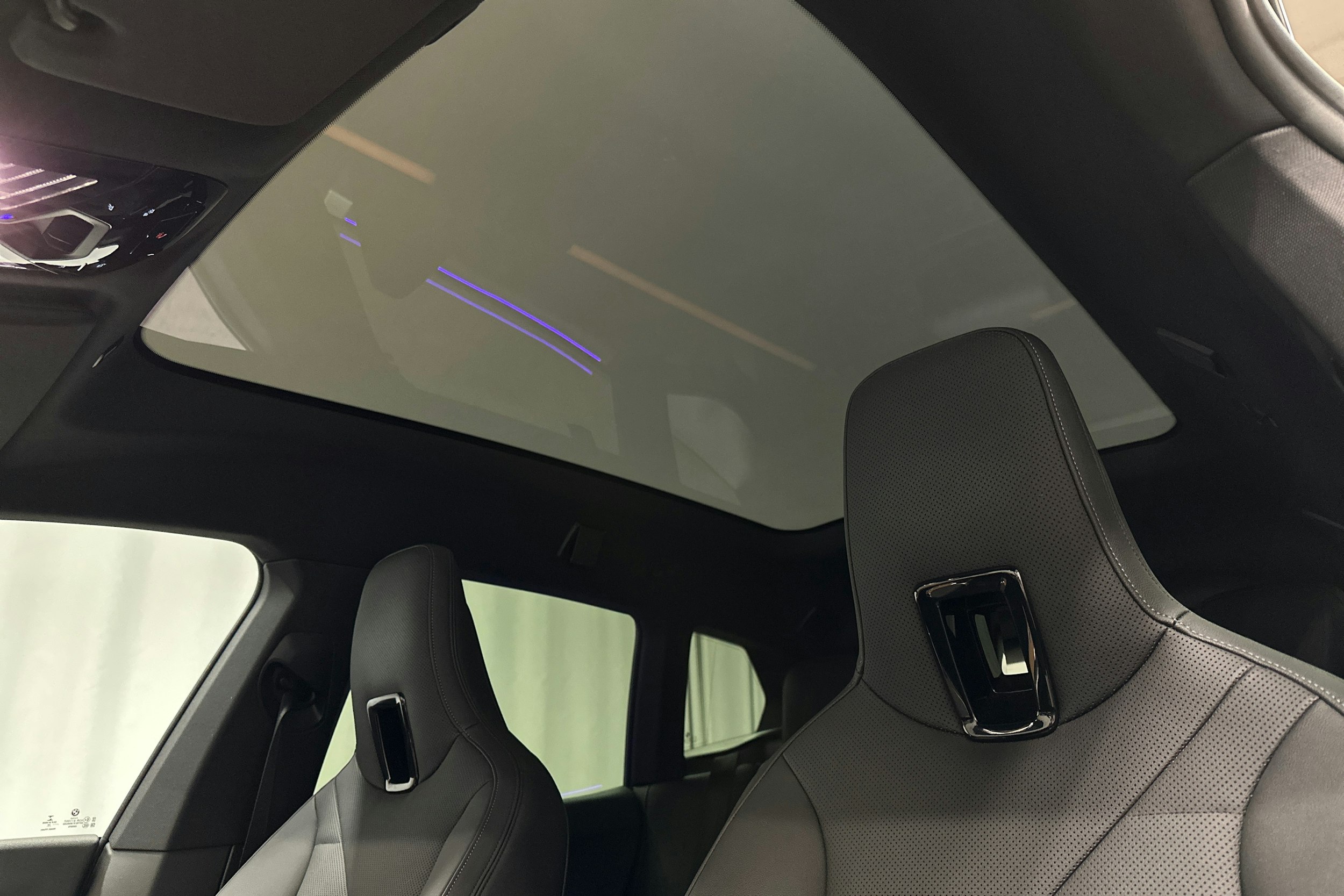 harmaa BMW iX 2023 kuva 32.