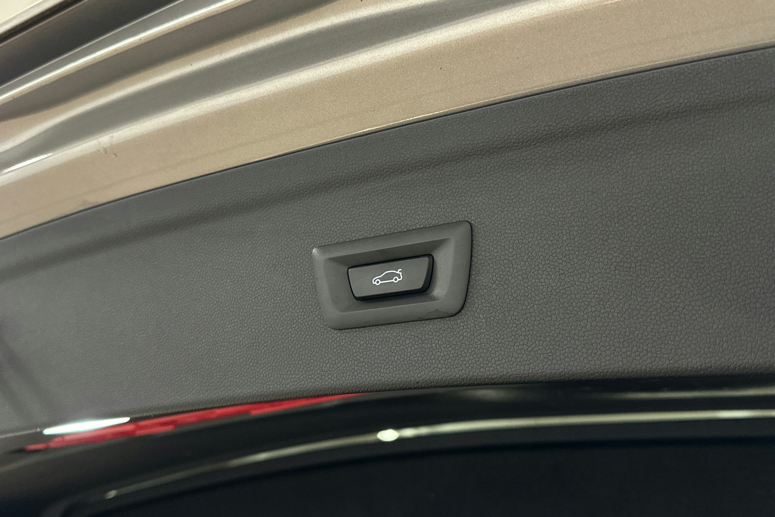 harmaa BMW iX 2023 kuva 35.