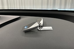 harmaa BMW iX 2023 kuva 37.