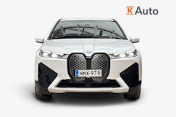 valkoinen BMW iX 2022 kuva 5.