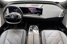 valkoinen BMW iX 2022 kuva 9.