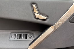 valkoinen BMW iX 2022 kuva 20.