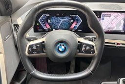 valkoinen BMW iX 2022 kuva 23.