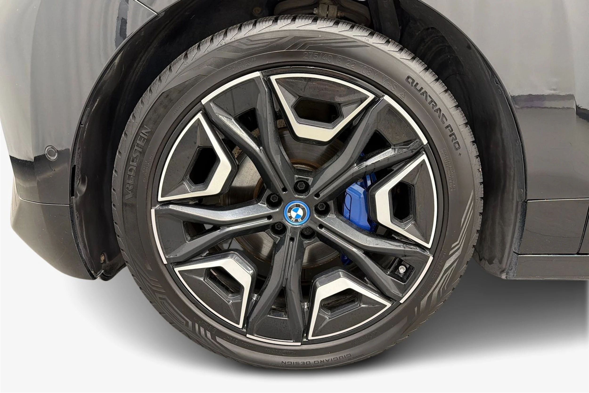 musta BMW iX 2022 kuva 9.
