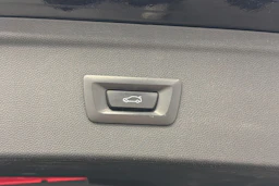 musta BMW iX 2022 kuva 16.