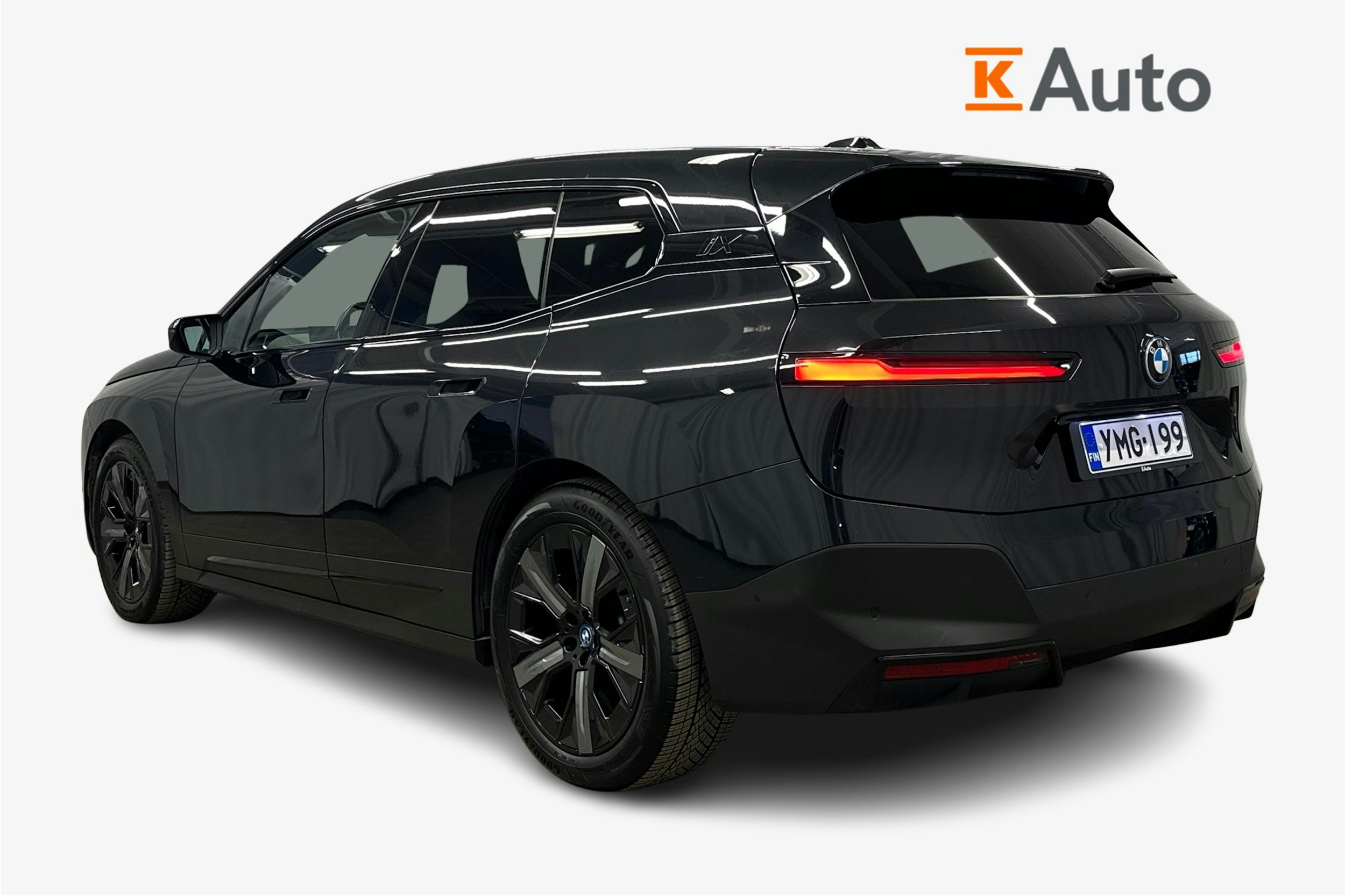musta BMW iX 2022 kuva 2.