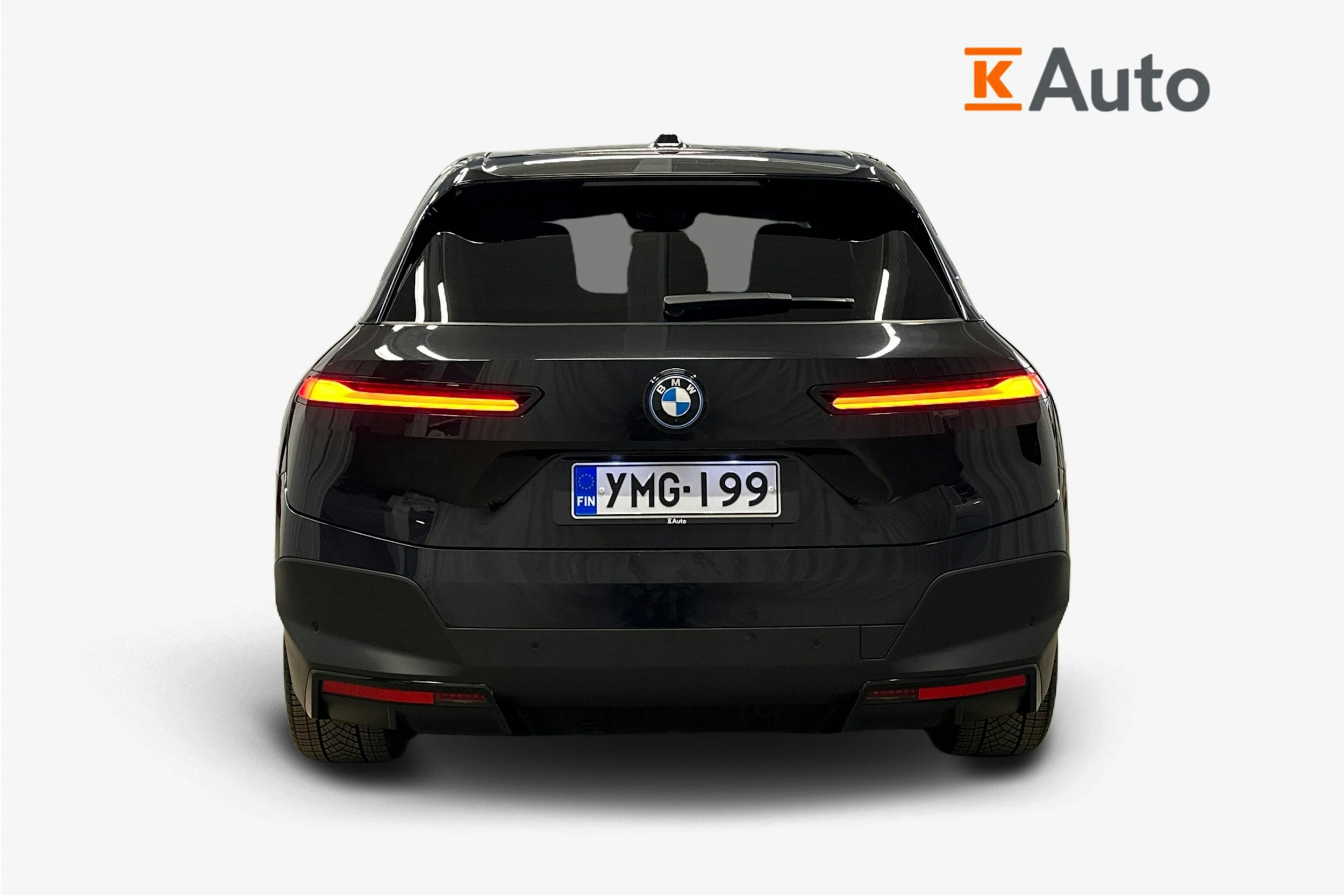 musta BMW iX 2022 kuva 3.