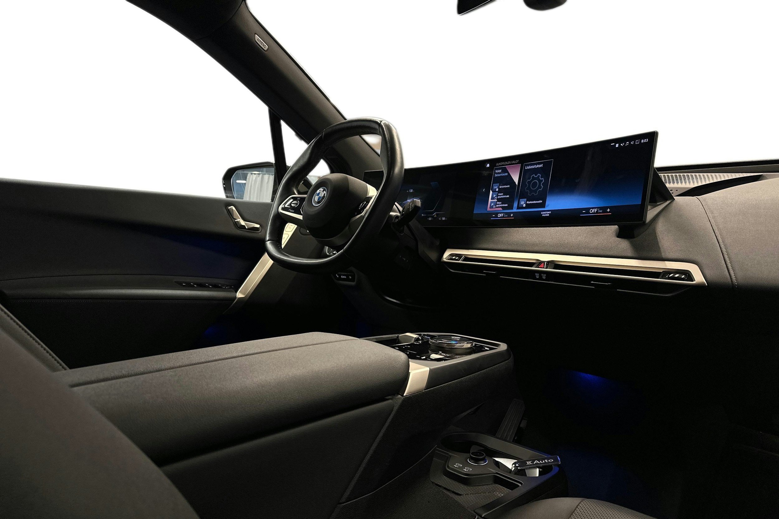 musta BMW iX 2022 kuva 9.