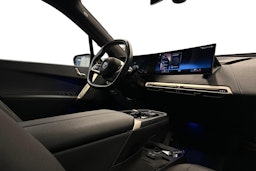 musta BMW iX 2022 kuva 9.