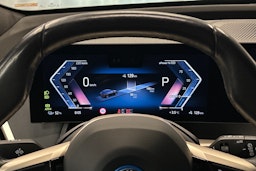 musta BMW iX 2022 kuva 16.