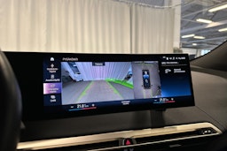 musta BMW iX 2022 kuva 18.