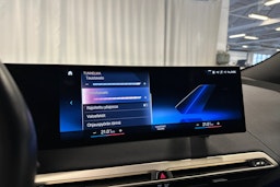 musta BMW iX 2022 kuva 23.