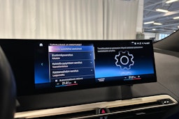 musta BMW iX 2022 kuva 24.