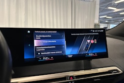 musta BMW iX 2022 kuva 25.