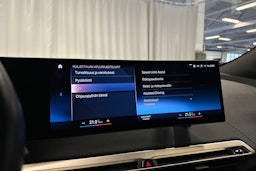 musta BMW iX 2022 kuva 27.