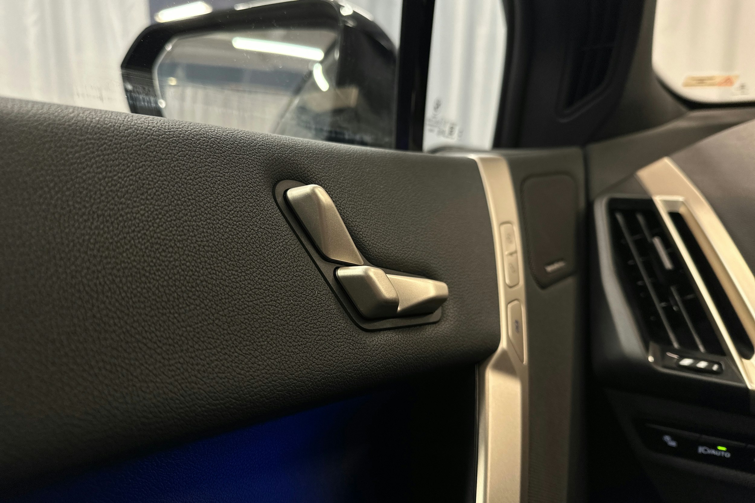 musta BMW iX 2022 kuva 31.