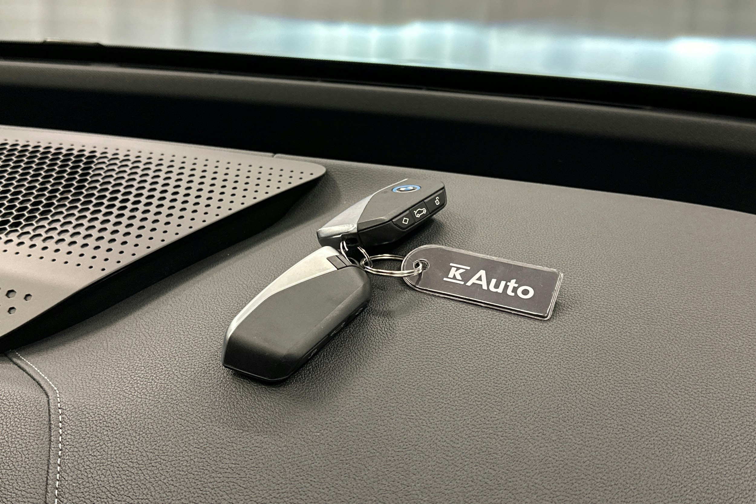 musta BMW iX 2022 kuva 37.