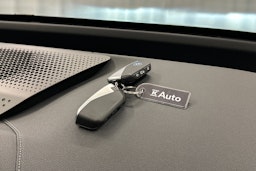 musta BMW iX 2022 kuva 37.