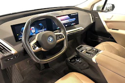 valkoinen BMW iX 2022 kuva 8.
