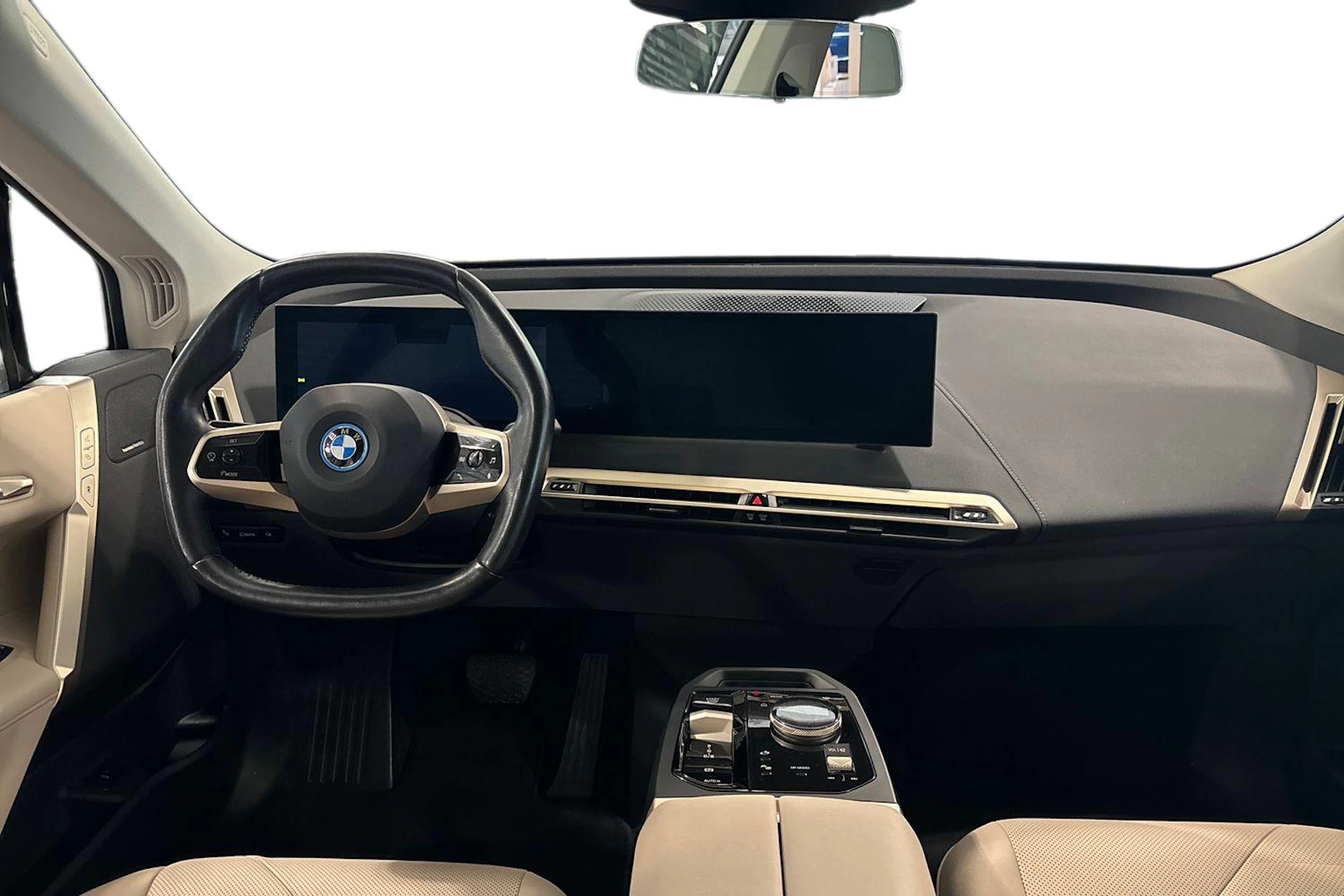 valkoinen BMW iX 2022 kuva 9.
