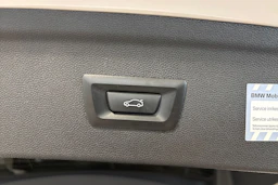 valkoinen BMW iX 2022 kuva 17.