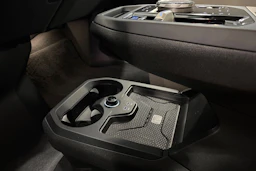valkoinen BMW iX 2022 kuva 29.