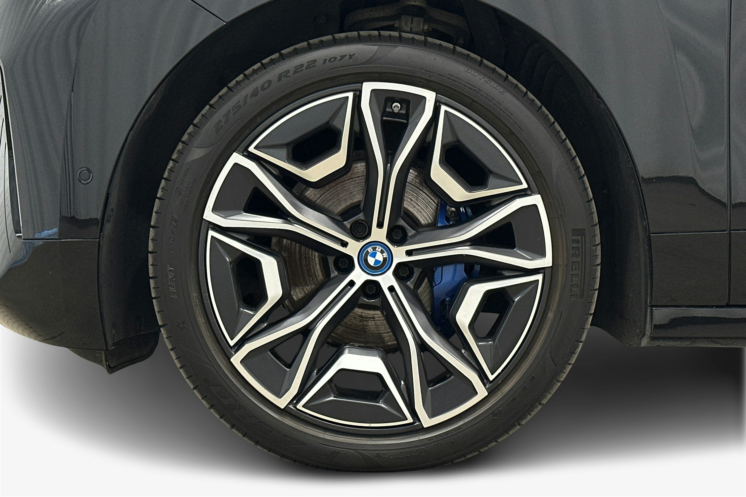 musta BMW iX 2023 kuva 11.