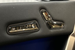 musta BMW iX 2023 kuva 21.