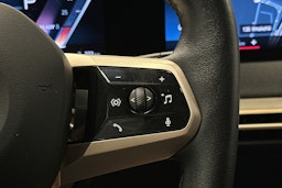 musta BMW iX 2023 kuva 24.