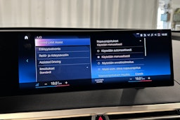 musta BMW iX 2023 kuva 36.