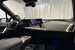 musta BMW iX 2023 kuva 41.