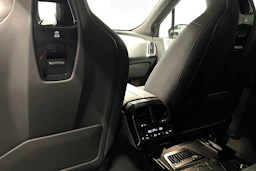 musta BMW iX 2023 kuva 38.